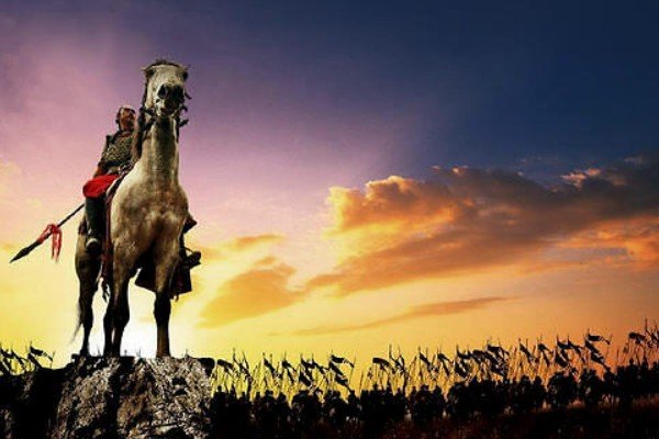 酒酣胸胆尚开张，鬓微霜，又何妨。下句