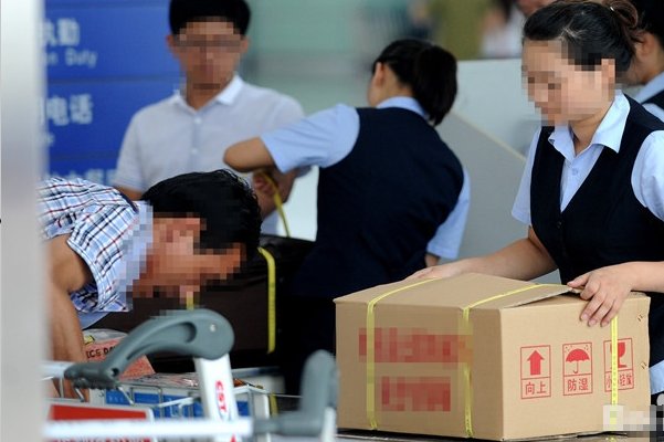 第一次坐飞机取票及托运行李流程