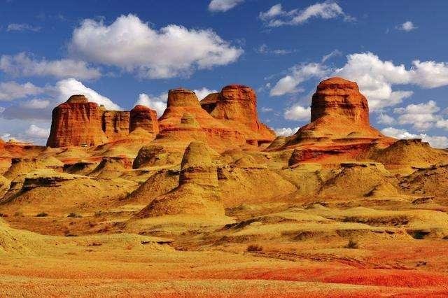 新疆的魔鬼城在什么地方?距离克拉玛依有多远?