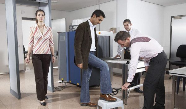 第一次坐飞机取票及托运行李流程