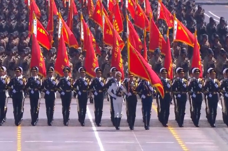 中华人民共和国的武装力量受中国共产党的领导是我国谁规定的