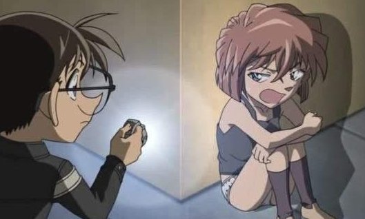 《名侦探柯南》中,灰原哀有时能感应到琴酒的到来的原因是什么?