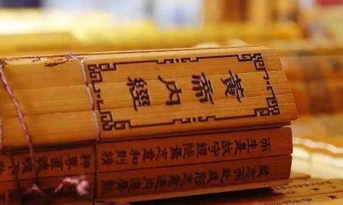 《黄帝内经》的作者、朝代？