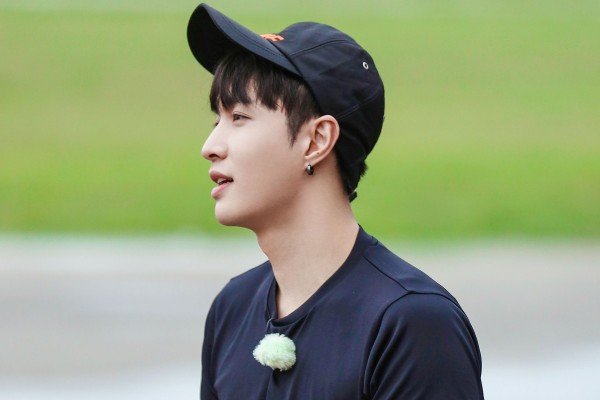 张艺兴是怎样的一个人，他为何会被粉丝骂哭？