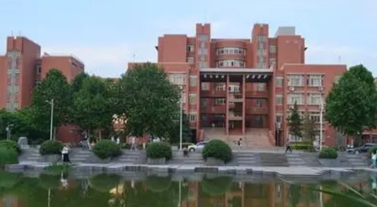 山东医专济南校区的女生宿舍条件如何啊.怎样收费标准.学校大不大.课息时间是怎样的?请详细介绍一下.谢谢!