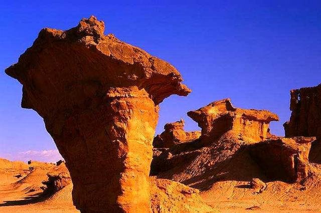 新疆的魔鬼城在什么地方?距离克拉玛依有多远?