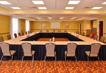 圆桌会议桌牌摆放，该怎么安排？