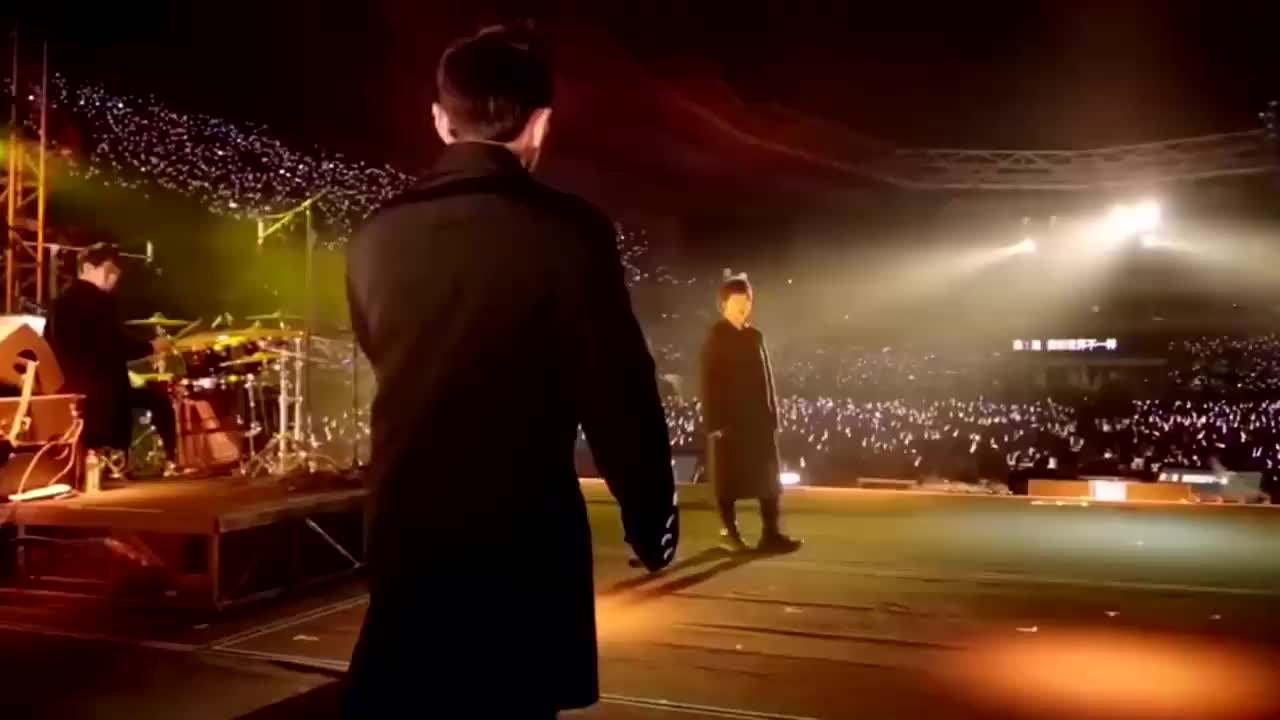 周杰伦与五月天在跨年晚会中合唱，他们是否能代表90年代的华语乐坛？