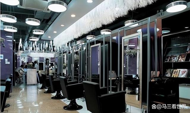 漯河一女子染发不结账称自己是大网红！女子这么做合适吗？