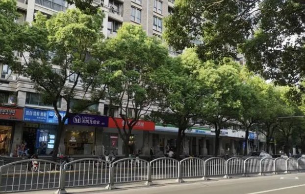 太卷了!成交就奖励中介22万和iphone14,二手房市场为何低迷?