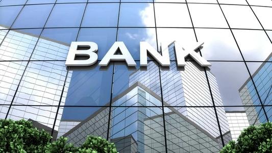 湖北大妈存款两万元,被银行办成了保险,我们如何确保老年人能够正常存储?