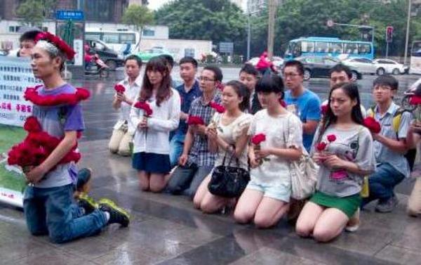 白血病大学生集体下跪事件的事态进展