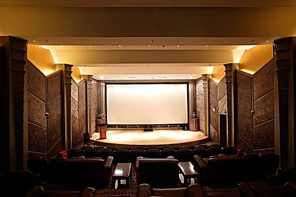 电影院的一场电影如果没人买票还会放映吗？