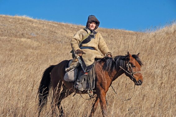 一骑绝尘的意思