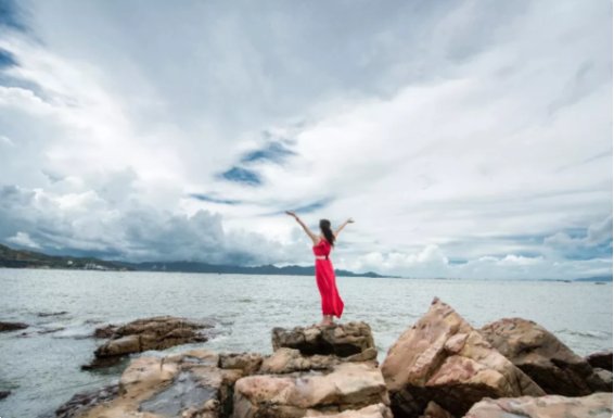 面朝大海春暖花开什么意思？