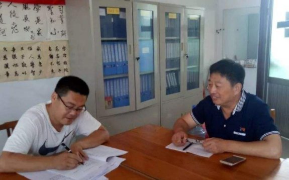 歌手江涛的《入党申请书》中提及父亲对他的教诲,主要是为了让其端正入党动机 。正确还是错误