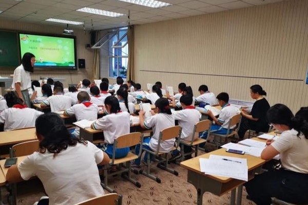 大相径庭是指什么意思