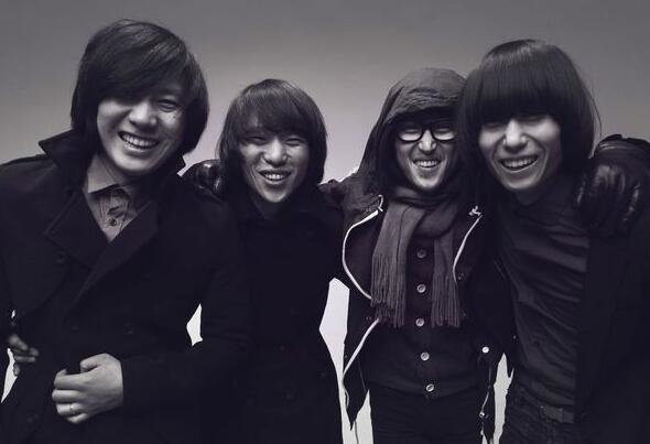 夜空中最亮的星原唱歌手是谁