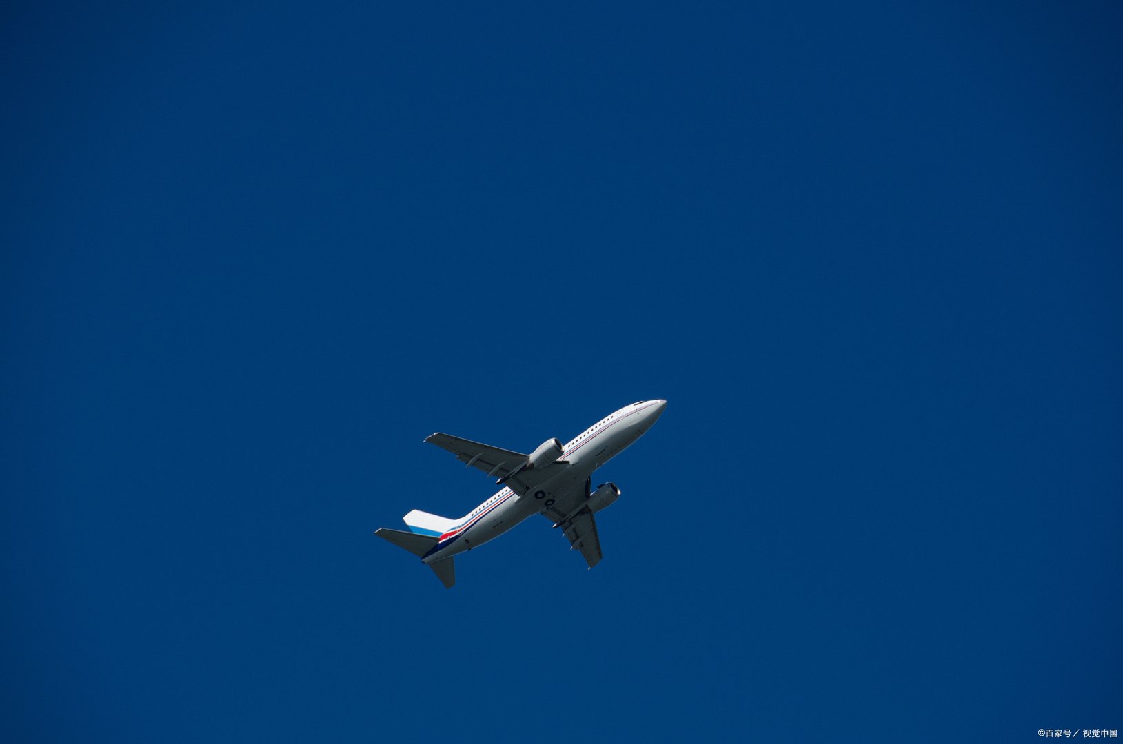 部分飞机残骸和人体组织碎片被发现，通过这些东西披露出了哪些信息？