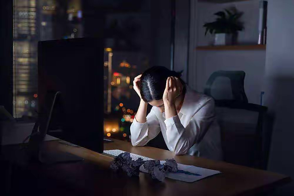 老公公对我动了手，我该怎么办？？？