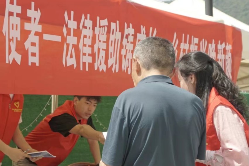 特别是要加强什么法制教育不断提升全体公民法治意识和法治素养