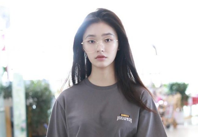 95后林允被叫阿姨，她是什么反应？