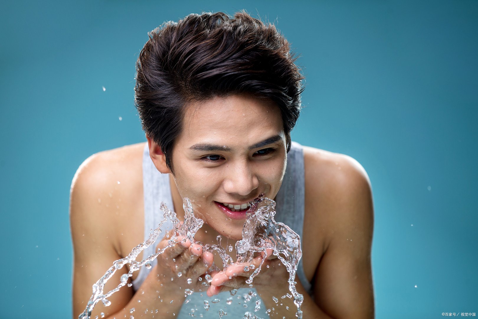 洗面奶洗脸首先洗哪个部位呢?洗面奶在脸上洗多久才正确呢?