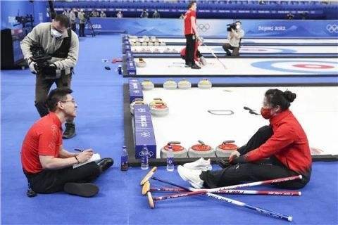 范苏圆丈夫隔空示爱，赛场上的胜利是否离不开家人的支持？