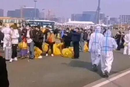 江西夫妻来沪看病后流浪街头哽咽受访，他们的遭遇为何让人潸然泪下？