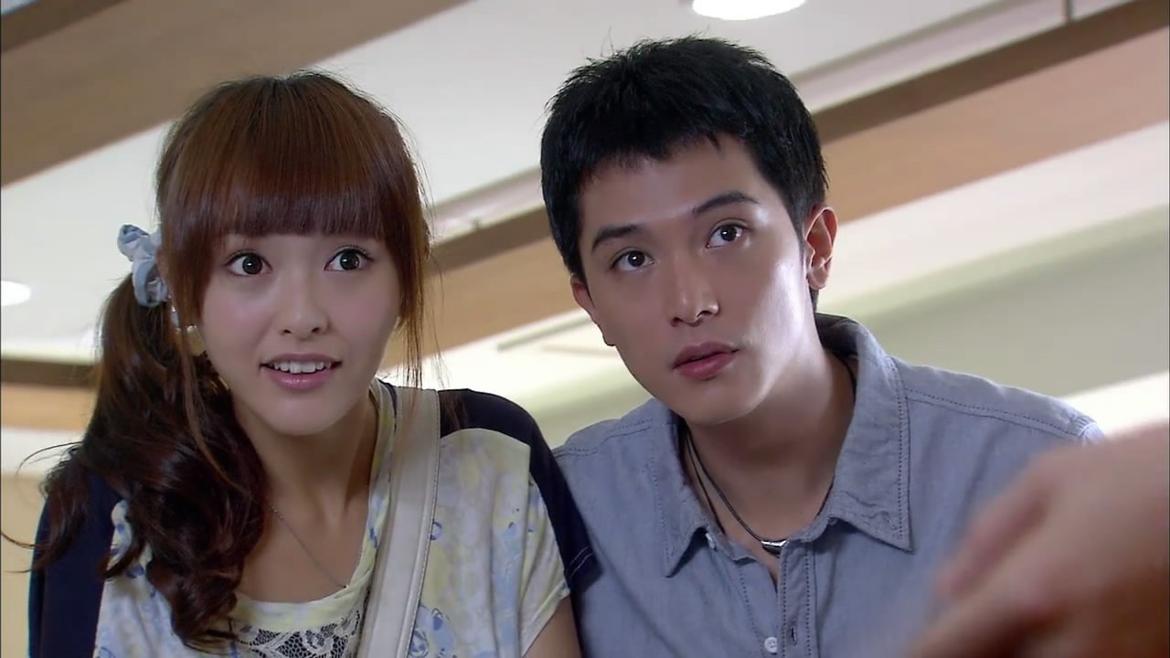 电视剧《爱情睡醒了》是谁主演的?