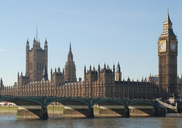 “风能进，雨能进，国王不能进”指的是什么?