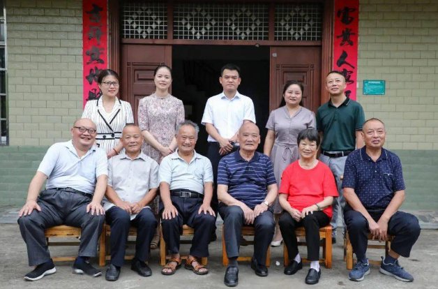 一屋不住三辈人什么意思