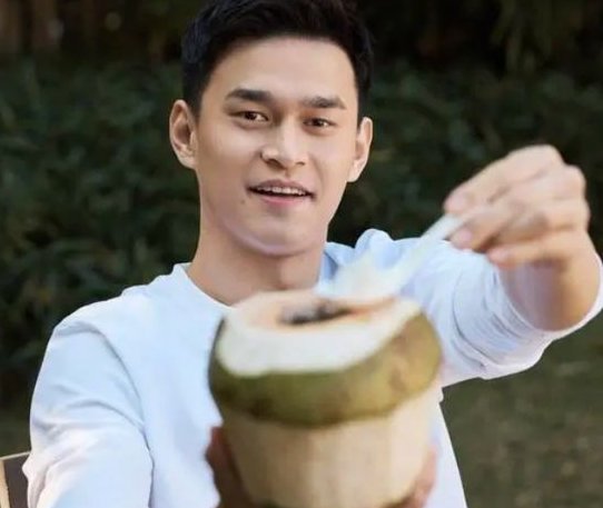 孙杨张豆豆好事将近，牵手回老家，两人当初是如何相识的？