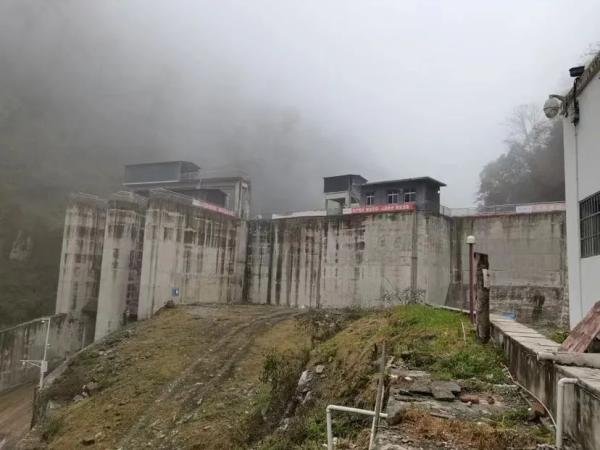 父母探望甘宇含泪说从未放弃,他是一个多么坚强的人?