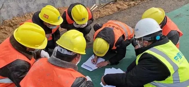 安徽一男子为救工友坠楼致高位截瘫,这名男子的举动有多伟大?