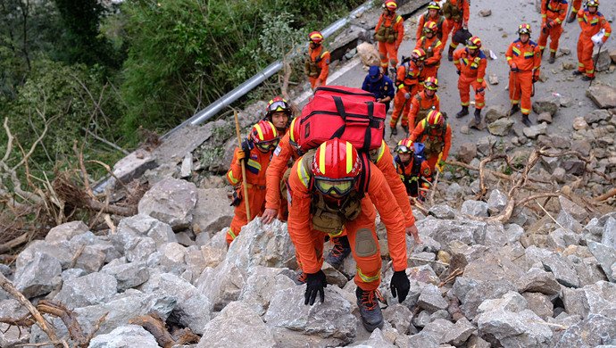 父母探望甘宇含泪说从未放弃,他是一个多么坚强的人?
