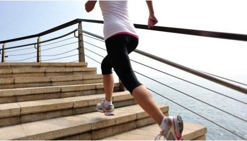 每天爬楼梯半个小时可以减肥吗？