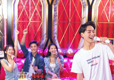 郑州一醉酒男子走错包间，手拿话筒尽情摇摆唱歌，现场气氛有多燃？