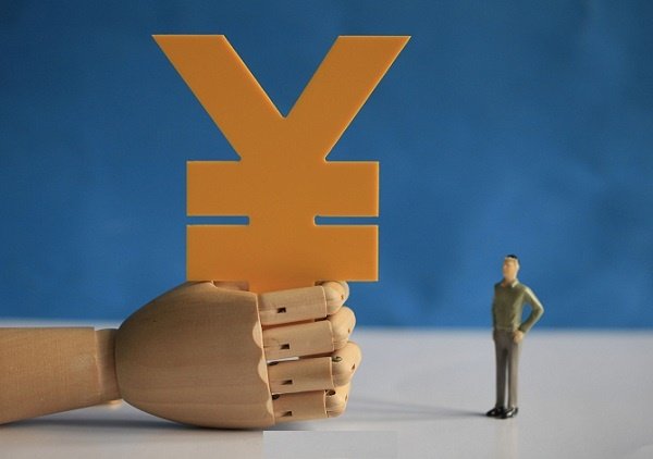 眉山一餐厅老板殴打员工,此事的起因是什么?