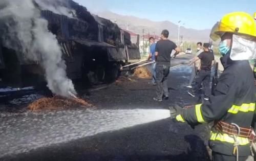 司机开起火货车狂奔1公里引发热议，司机对此有何回应？