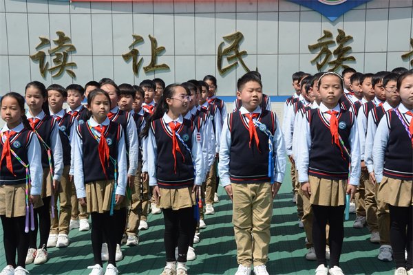 河南一小学五年级女孩身高就达一米八，是巨人症吗？