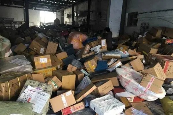 女子寄快递丢失4800元的手镯，圆通:只能赔300？这合理吗？