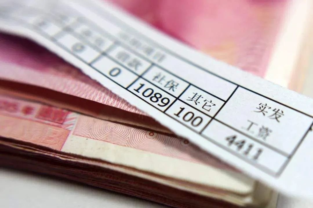 眉山一餐厅老板殴打员工,此事的起因是什么?