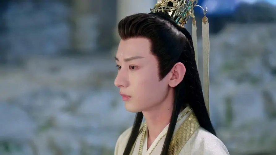 沉香如屑中，应渊将芷昔当成了救命恩人，应渊为什么会认错人呢？