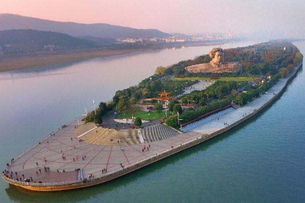 忆往昔峥嵘岁月稠是啥意思?