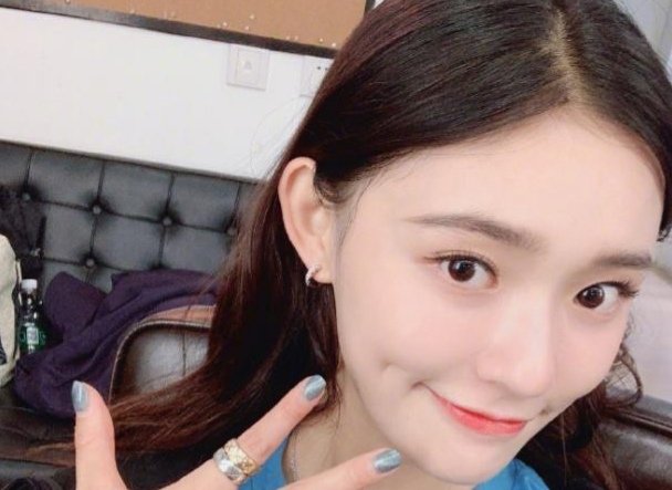 95后林允被叫阿姨，她是什么反应？