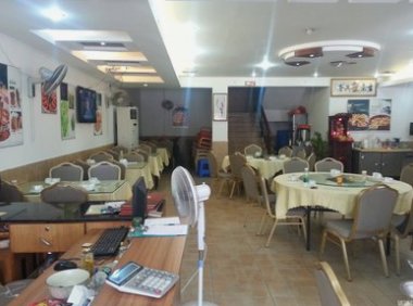 江苏男子饭店吃出蟑螂,碗被老板抢走,最后双方是如何解决的?