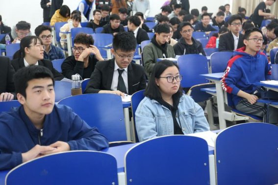 我国共有多少所大学？