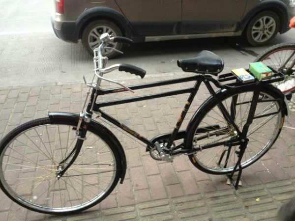 羡慕父辈纯朴爱情！90后新人定制二八大杠做婚车，这场婚礼有何意义？