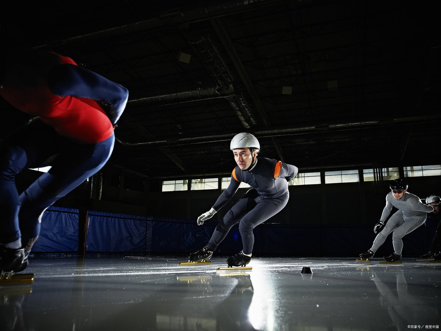 速度滑冰是一种什么样的运动？它是哪个国家发明的？如何演变和发展的？